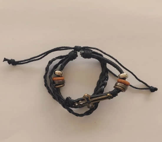 Náramek kožený pletený s křížkem